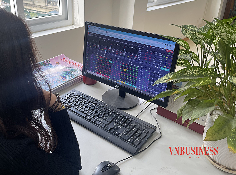 Tâm lý nhà đầu tư “chênh vênh”, khiến thị trường rơi vào chuỗi giảm điểm liên tục kéo dài.